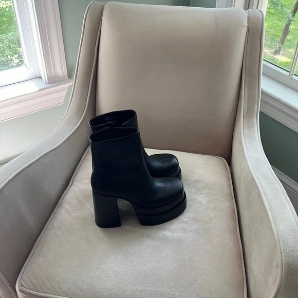 Steve Madden boots- brand new - Picture 2 of 4